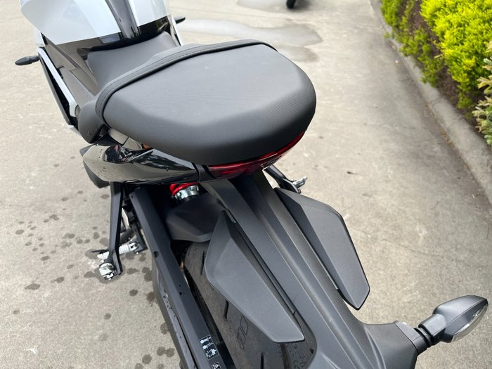 2025 Triumph DAYTONA 660 White