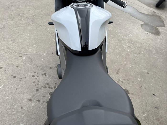 2025 Triumph DAYTONA 660 White
