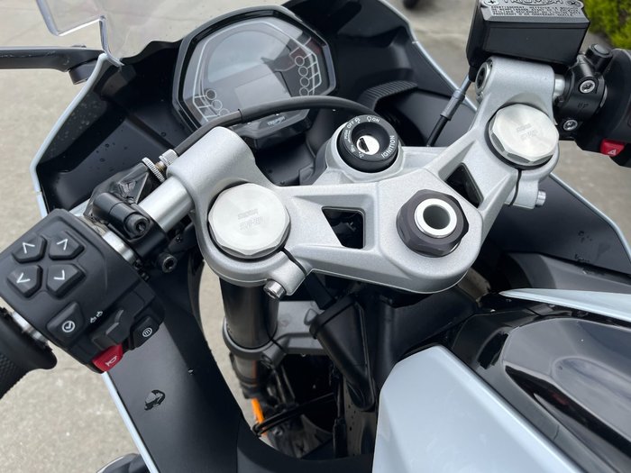 2025 Triumph DAYTONA 660 White