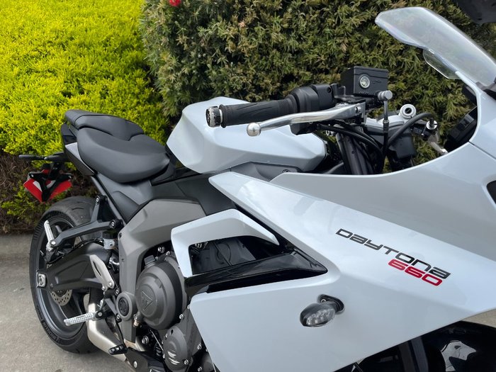 2025 Triumph DAYTONA 660 White
