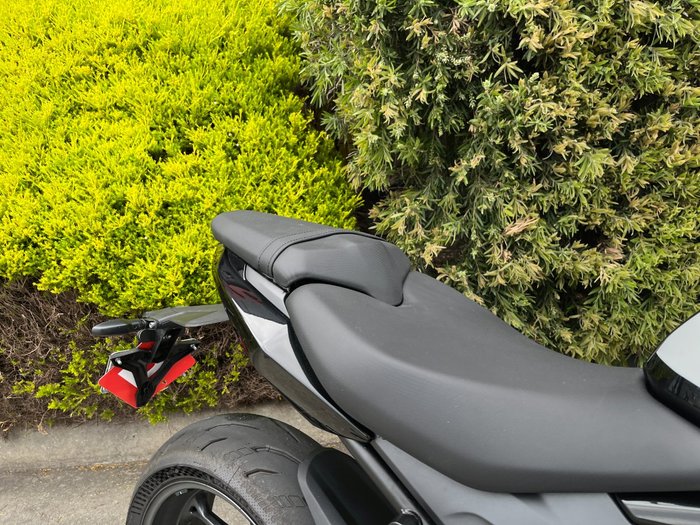 2025 Triumph DAYTONA 660 White