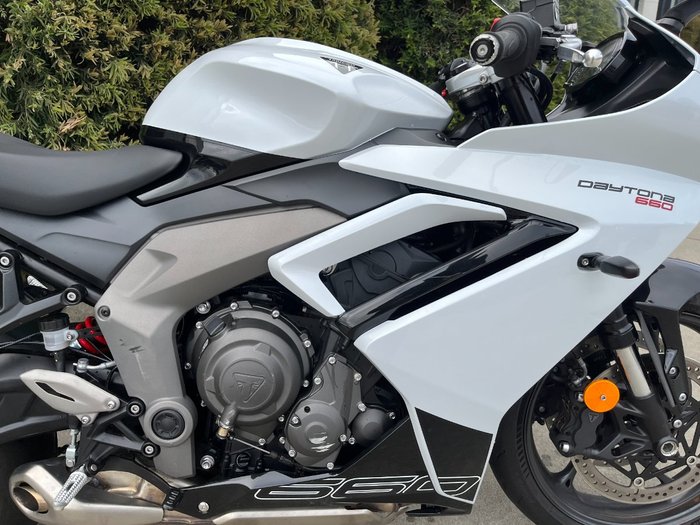 2025 Triumph DAYTONA 660 White