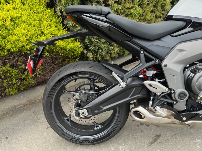 2025 Triumph DAYTONA 660 White