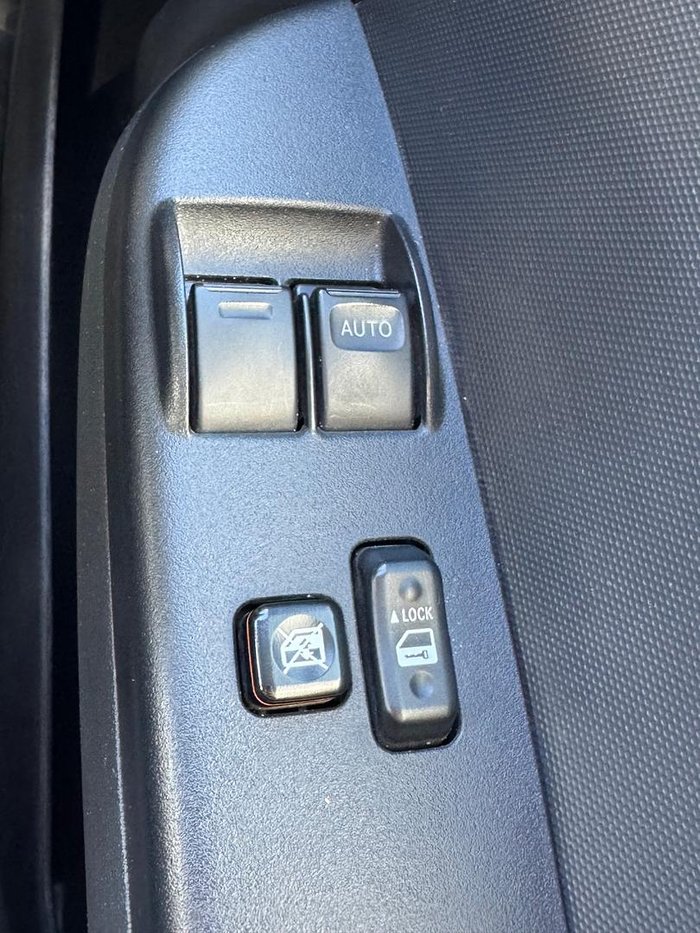 2018 Toyota Hiace Commuter KDH223R French Vanilla