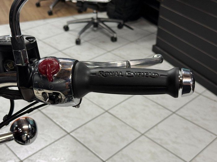 2025 Royal Enfield 2025 Royal Enfield 650CC Classic Road VALLUM RED