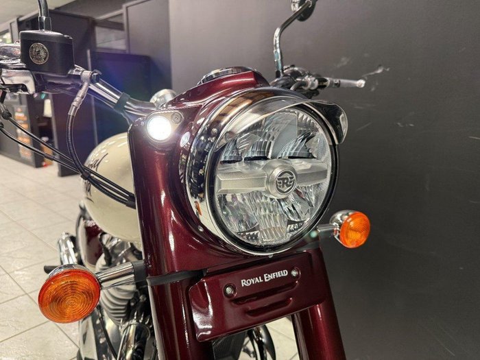 2025 Royal Enfield 2025 Royal Enfield 650CC Classic Road VALLUM RED
