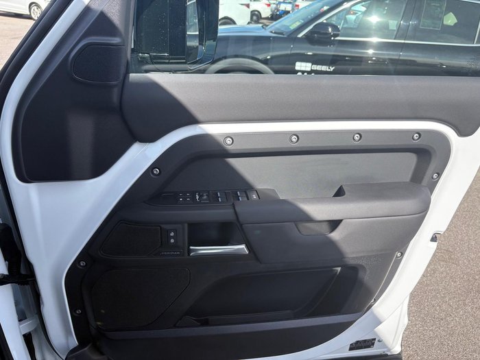 2025 Land Rover Defender 110 P400e X-Dynamic SE L663 MY25.5 AWD Fuji White