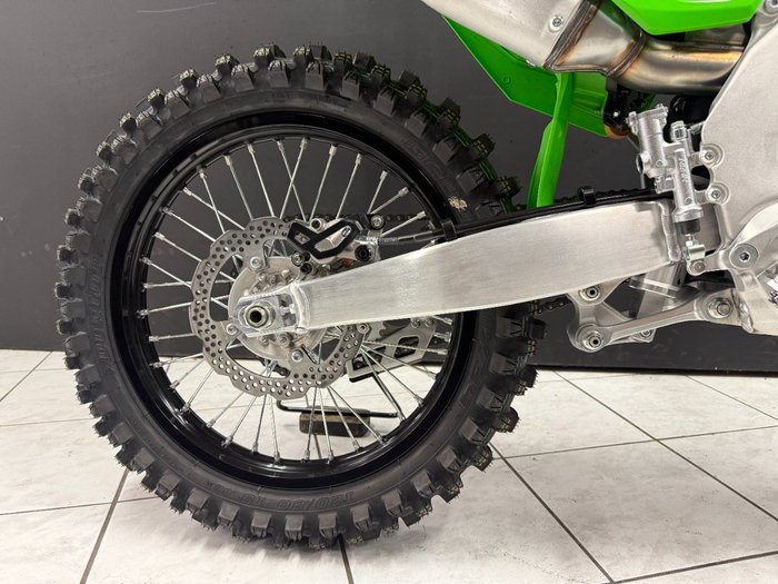 2025 Kawasaki 2025 Kawasaki 450CC KX450 Motocross Green
