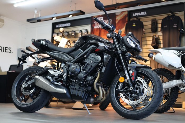 2025 Triumph Street Triple R 765 Street Triple Black