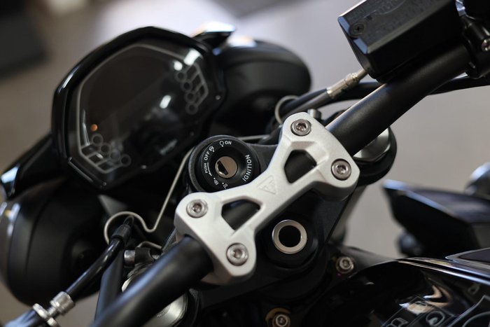 2025 Triumph Street Triple R 765 Street Triple Black