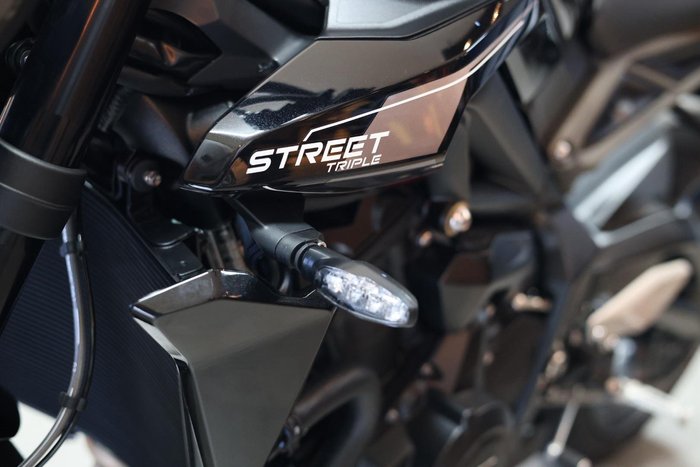 2025 Triumph Street Triple R 765 Street Triple Black