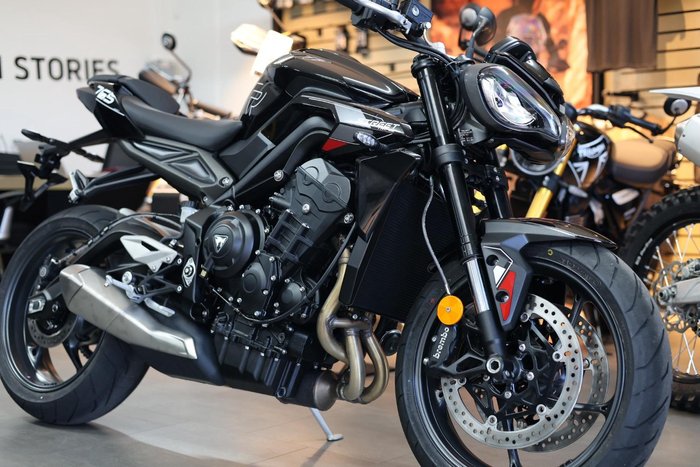 2025 Triumph Street Triple R 765 Street Triple Black