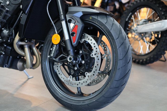 2025 Triumph Street Triple R 765 Street Triple Black