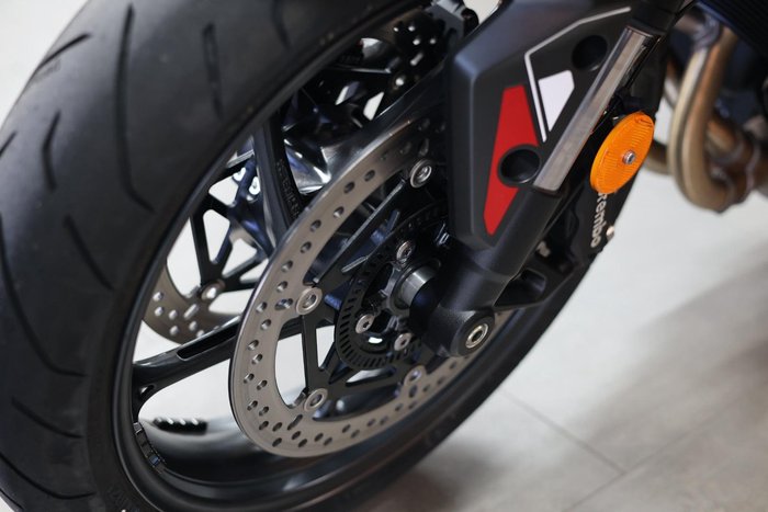 2025 Triumph Street Triple R 765 Street Triple Black