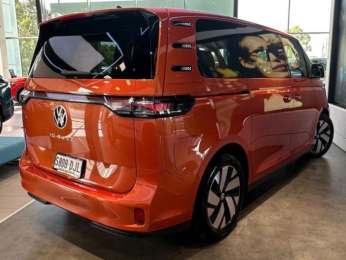 2025 Volkswagen ID. Buzz Pro BEV560