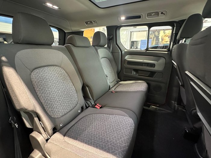2025 Volkswagen ID. Buzz Pro BEV560
