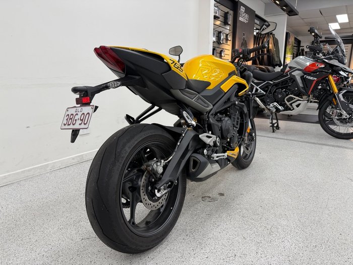 2024 Triumph STREET TRIPLE RS Yellow