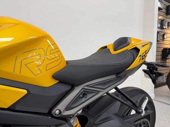2024 Triumph STREET TRIPLE RS Yellow