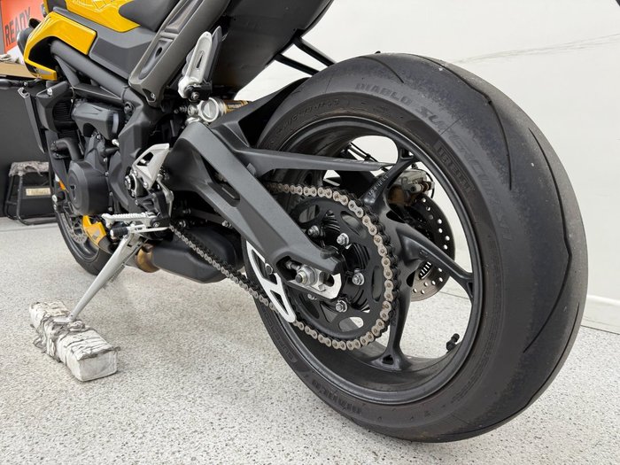 2024 Triumph STREET TRIPLE RS Yellow