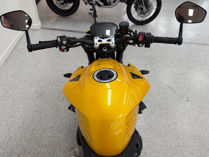 2024 Triumph STREET TRIPLE RS Yellow