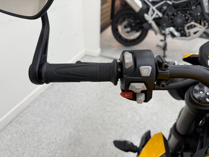 2024 Triumph STREET TRIPLE RS Yellow
