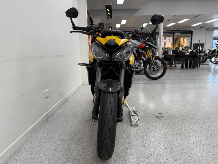 2024 Triumph STREET TRIPLE RS Yellow