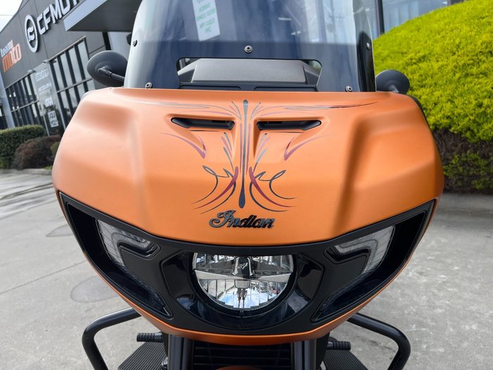 2022 Indian CHALLENGER DARK HORSE