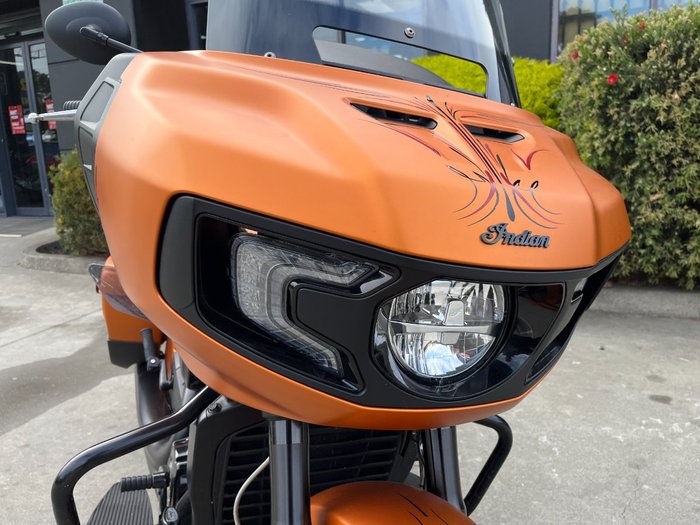 2022 Indian CHALLENGER DARK HORSE