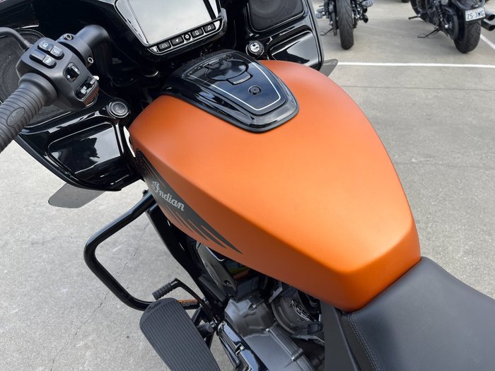 2022 Indian CHALLENGER DARK HORSE