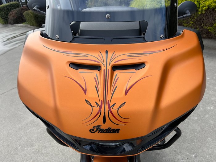 2022 Indian CHALLENGER DARK HORSE