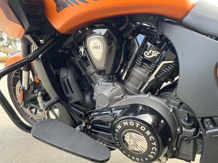 2022 Indian CHALLENGER DARK HORSE
