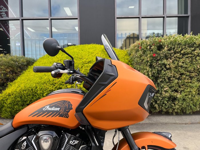 2022 Indian CHALLENGER DARK HORSE