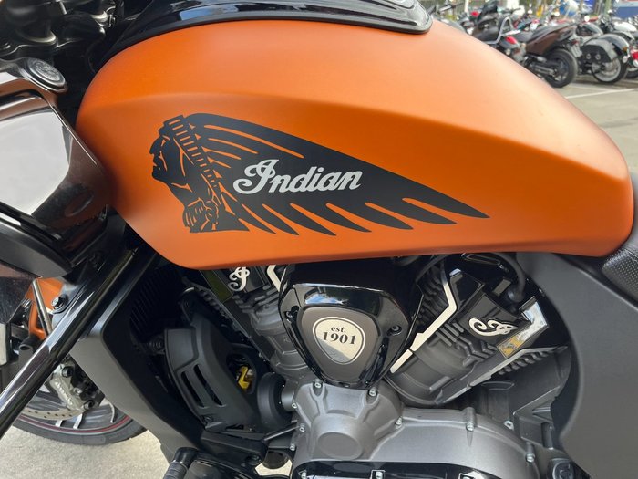 2022 Indian CHALLENGER DARK HORSE