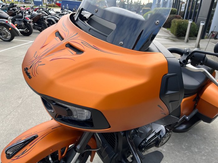 2022 Indian CHALLENGER DARK HORSE