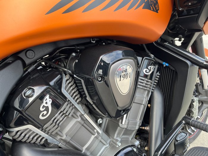 2022 Indian CHALLENGER DARK HORSE