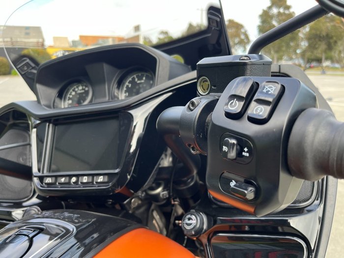 2022 Indian CHALLENGER DARK HORSE
