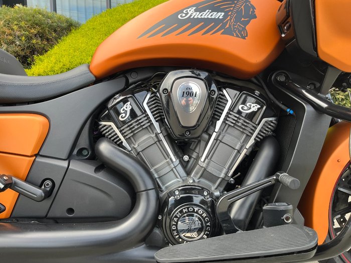 2022 Indian CHALLENGER DARK HORSE