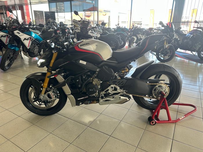 2022 Ducati Streetfighter V4 SP Streetfighter Black