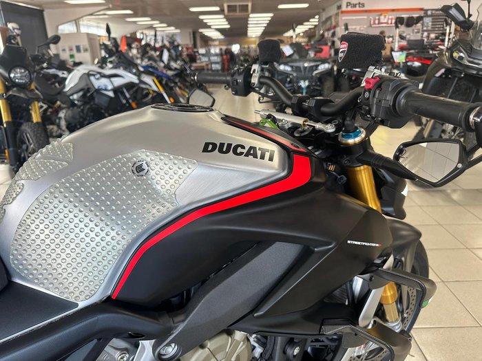 2022 Ducati Streetfighter V4 SP Streetfighter Black