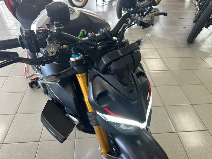 2022 Ducati Streetfighter V4 SP Streetfighter Black