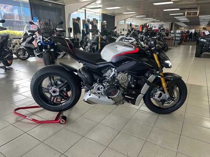 2022 Ducati Streetfighter V4 SP Streetfighter Black