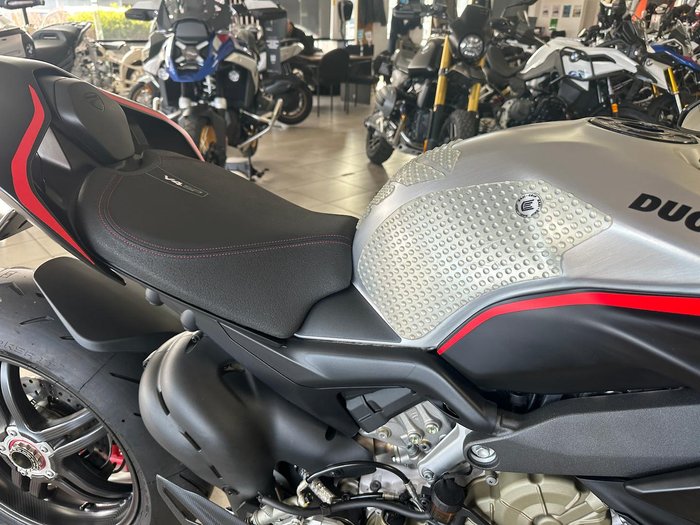 2022 Ducati Streetfighter V4 SP Streetfighter Black