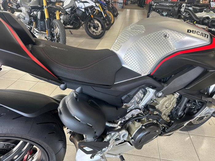 2022 Ducati Streetfighter V4 SP Streetfighter Black