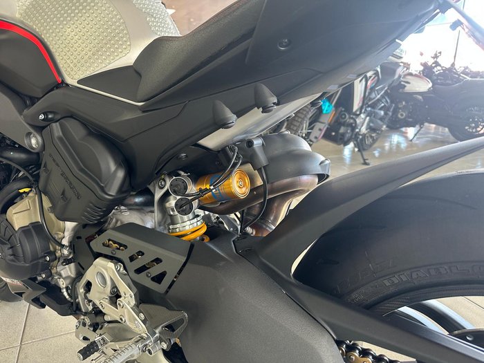 2022 Ducati Streetfighter V4 SP Streetfighter Black