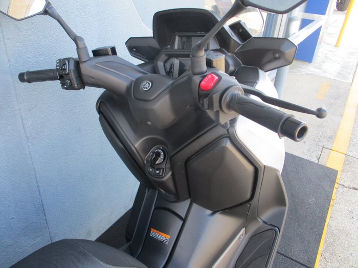 2025 Yamaha XMAX 300 V2 (CZD300A2) SILVER/GREY