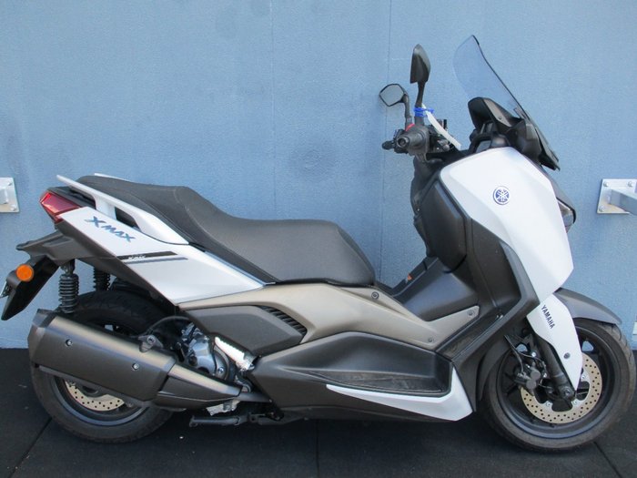 2025 Yamaha XMAX 300 V2 (CZD300A2) SILVER/GREY
