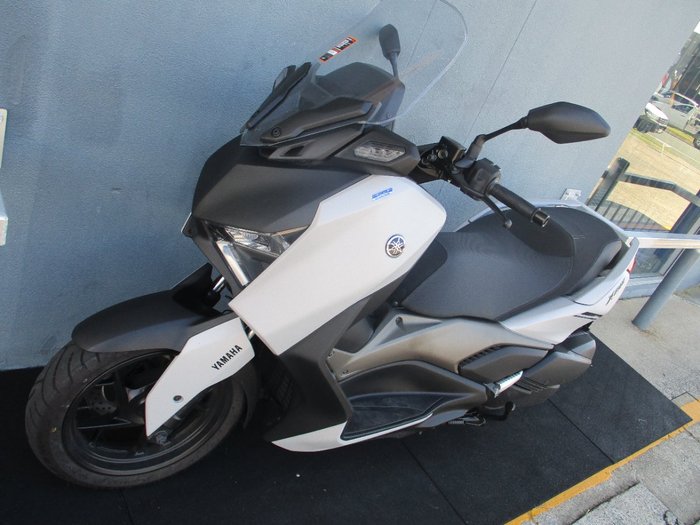 2025 Yamaha XMAX 300 V2 (CZD300A2) SILVER/GREY