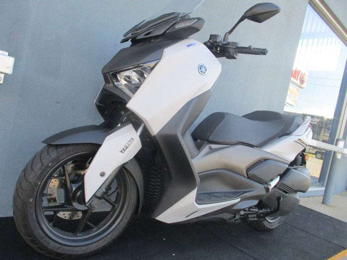 2025 Yamaha XMAX 300 V2 (CZD300A2) SILVER/GREY