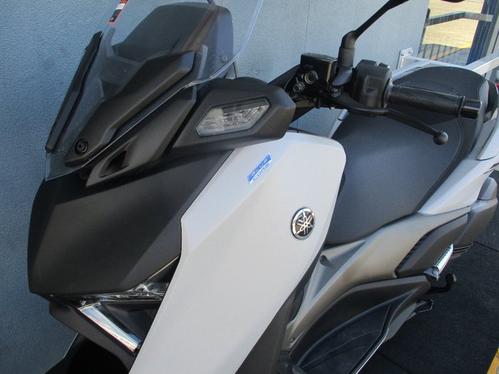2025 Yamaha XMAX 300 V2 (CZD300A2) SILVER/GREY