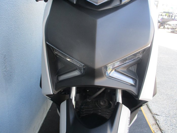 2025 Yamaha XMAX 300 V2 (CZD300A2) SILVER/GREY
